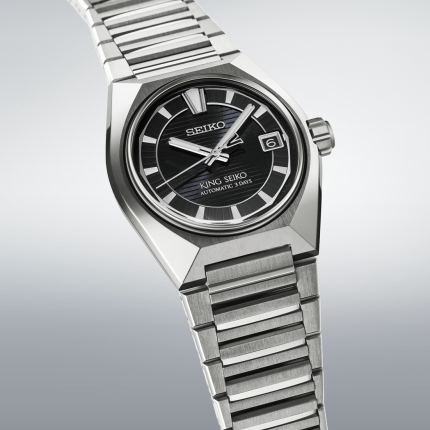 Seiko HKF003 Pose wise